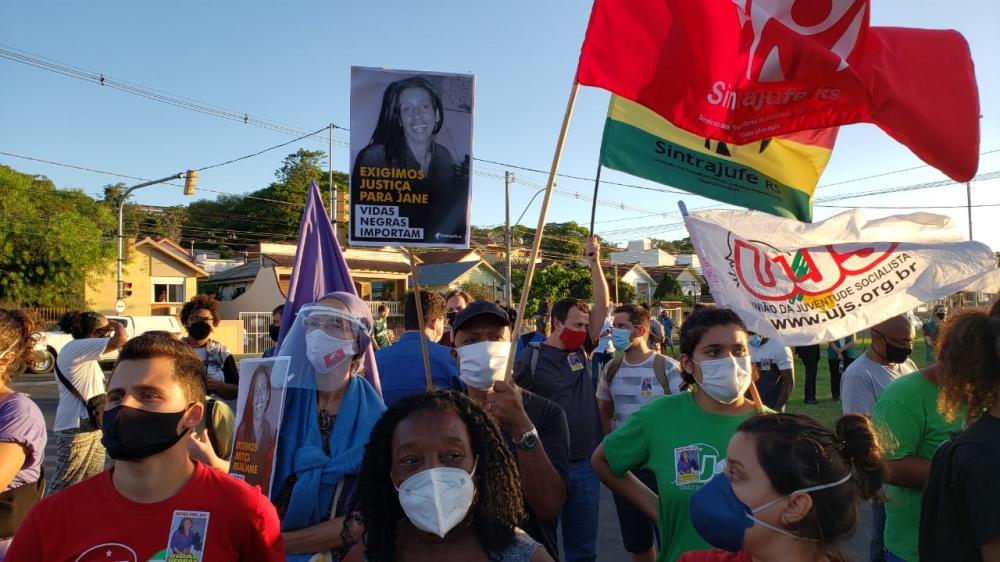 Sintrajufe/RS participa de ato na Cruzeiro contra violência policial e racismo e exige justiça para Jane, ativista morta em ação da polícia