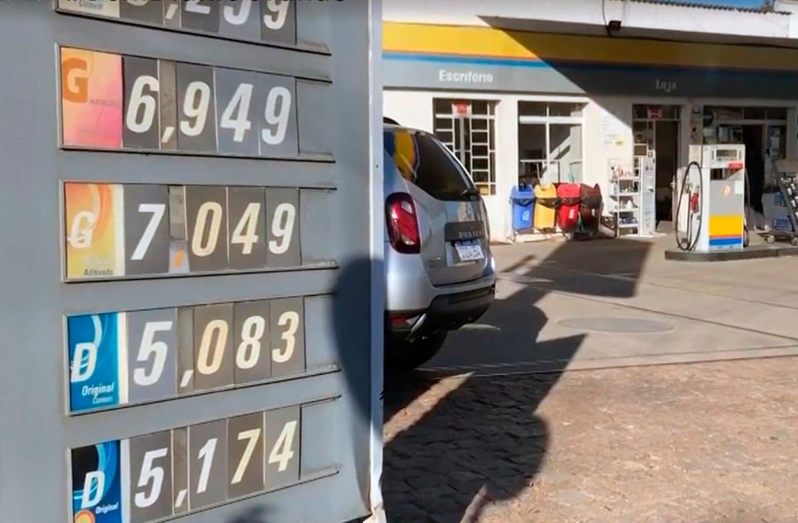 Preço da gasolina explode e já custa mais de R$ 7 em algumas cidades do país, incluindo no RS